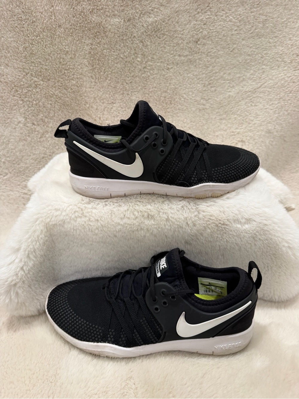 Nike Black and White  Lightweight Sneakers